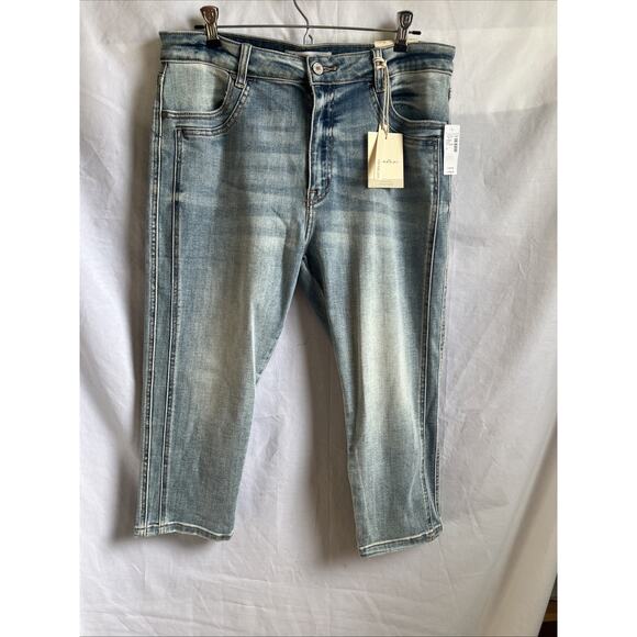 Women’s Size 31x21 KanCan Capri High Rise Distressed Light Wash Jeans NWT - Picture 2 of 15